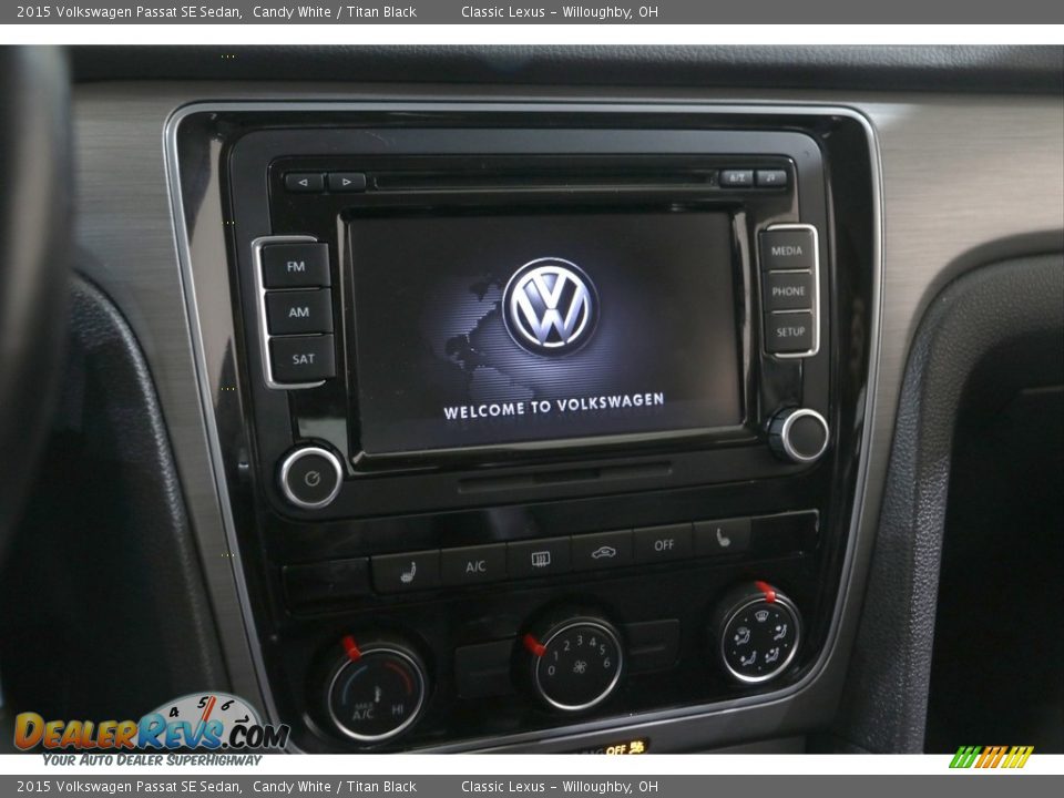 Controls of 2015 Volkswagen Passat SE Sedan Photo #9