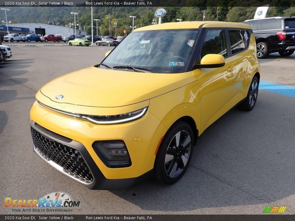 Front 3/4 View of 2020 Kia Soul EX Photo #5