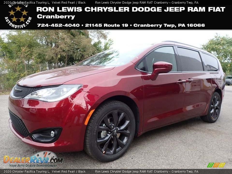 2020 Chrysler Pacifica Touring L Velvet Red Pearl / Black Photo #1