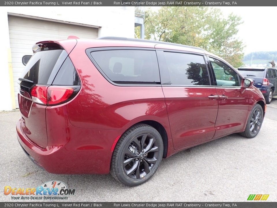 2020 Chrysler Pacifica Touring L Velvet Red Pearl / Black Photo #5