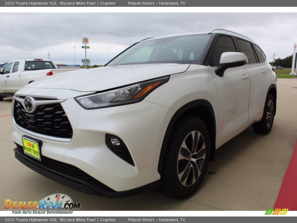 2020 Toyota Highlander XLE Blizzard White Pearl / Graphite Photo #4