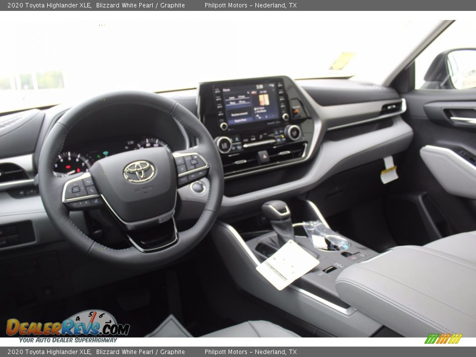 2020 Toyota Highlander XLE Blizzard White Pearl / Graphite Photo #22