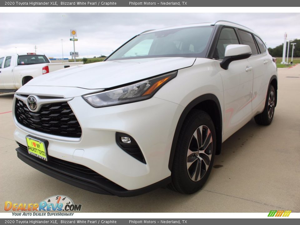 2020 Toyota Highlander XLE Blizzard White Pearl / Graphite Photo #4