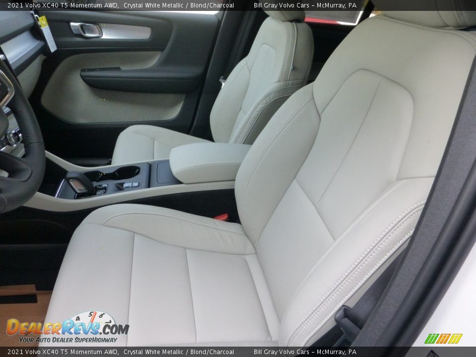 Front Seat of 2021 Volvo XC40 T5 Momentum AWD Photo #7