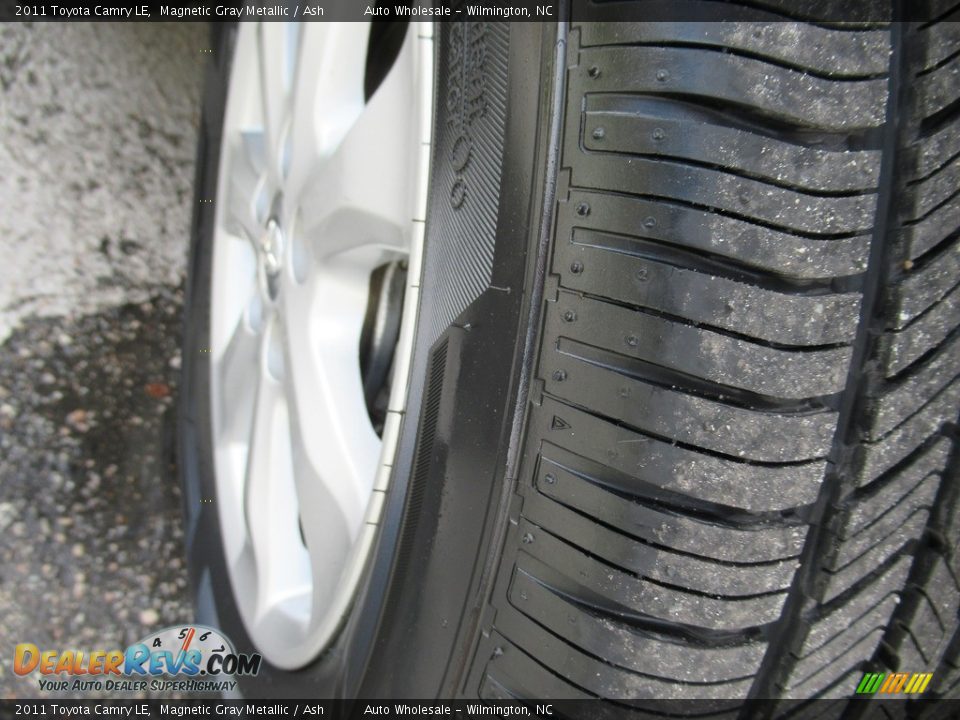 2011 Toyota Camry LE Magnetic Gray Metallic / Ash Photo #8