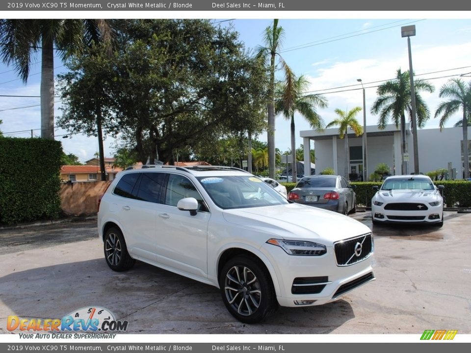 2019 Volvo XC90 T5 Momentum Crystal White Metallic / Blonde Photo #1
