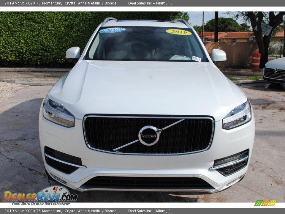 2019 Volvo XC90 T5 Momentum Crystal White Metallic / Blonde Photo #3