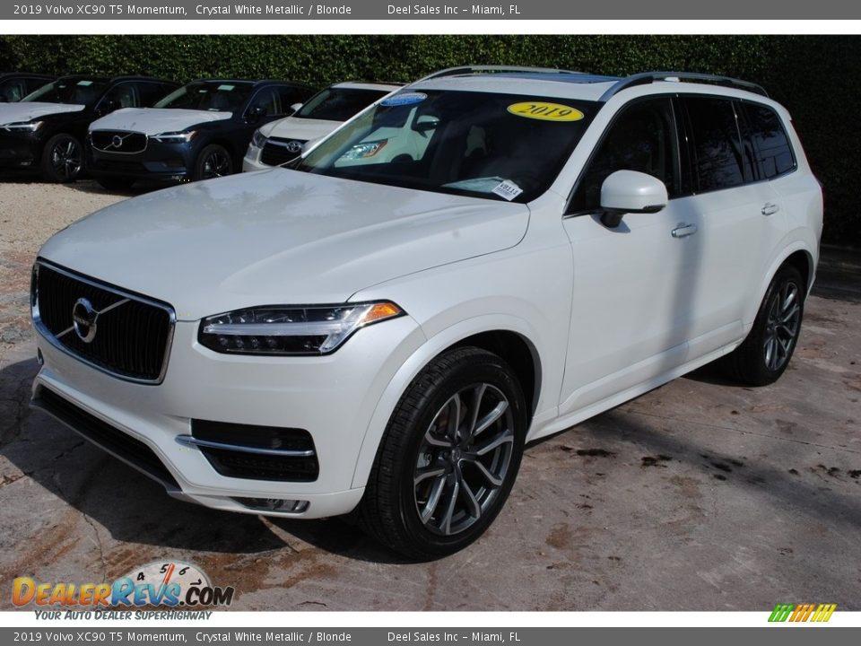 Crystal White Metallic 2019 Volvo XC90 T5 Momentum Photo #4