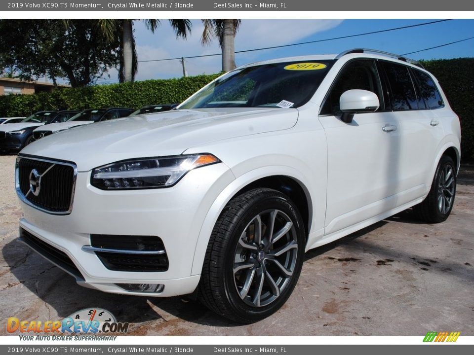 2019 Volvo XC90 T5 Momentum Crystal White Metallic / Blonde Photo #5
