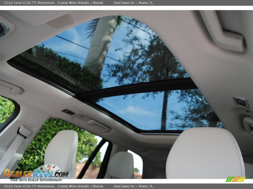 Sunroof of 2019 Volvo XC90 T5 Momentum Photo #15