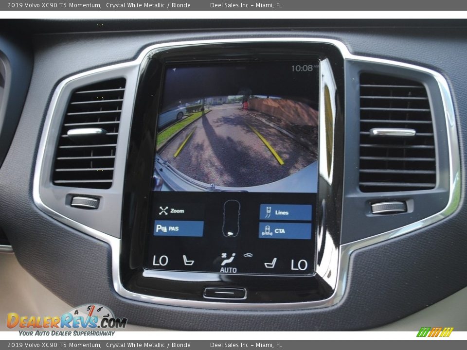 2019 Volvo XC90 T5 Momentum Crystal White Metallic / Blonde Photo #17