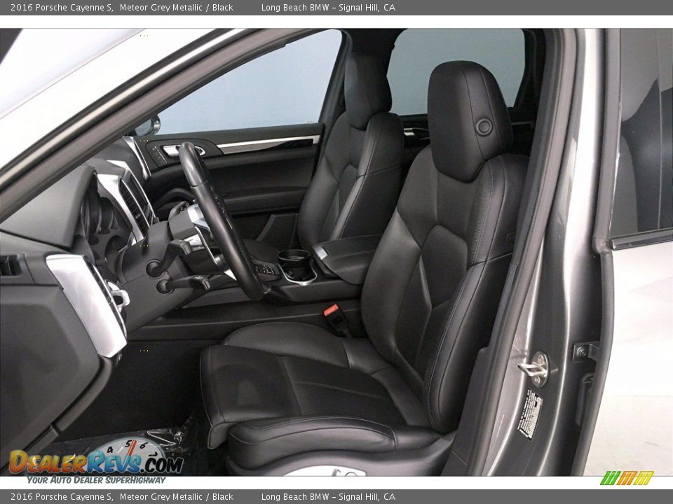 Front Seat of 2016 Porsche Cayenne S Photo #28