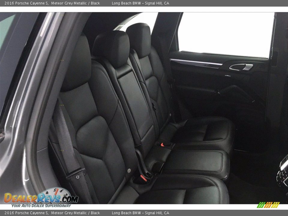 Rear Seat of 2016 Porsche Cayenne S Photo #29