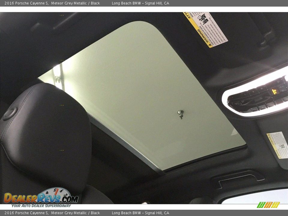 Sunroof of 2016 Porsche Cayenne S Photo #31