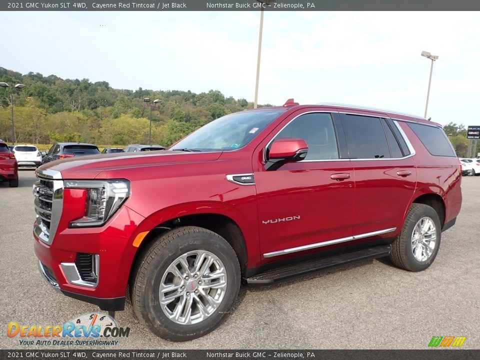 Front 3/4 View of 2021 GMC Yukon SLT 4WD Photo #1