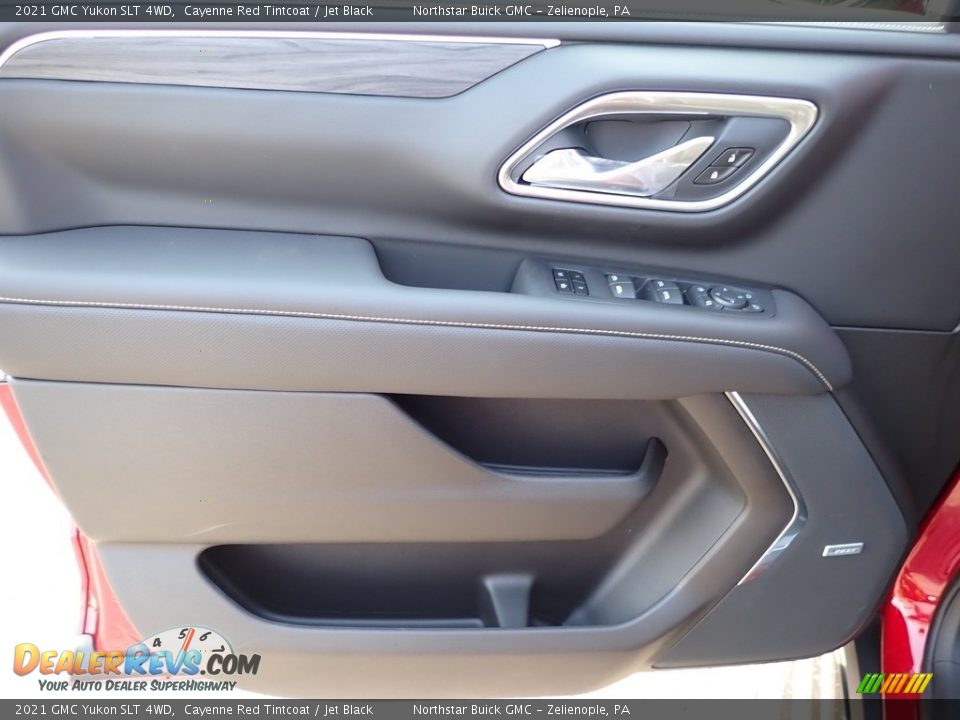 Door Panel of 2021 GMC Yukon SLT 4WD Photo #16