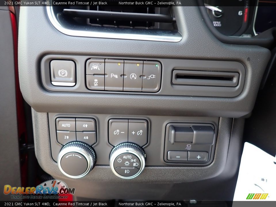 Controls of 2021 GMC Yukon SLT 4WD Photo #17