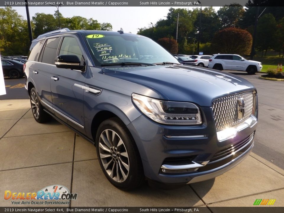 Front 3/4 View of 2019 Lincoln Navigator Select 4x4 Photo #8