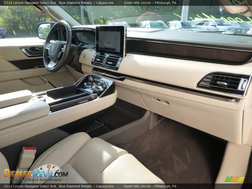 Dashboard of 2019 Lincoln Navigator Select 4x4 Photo #12