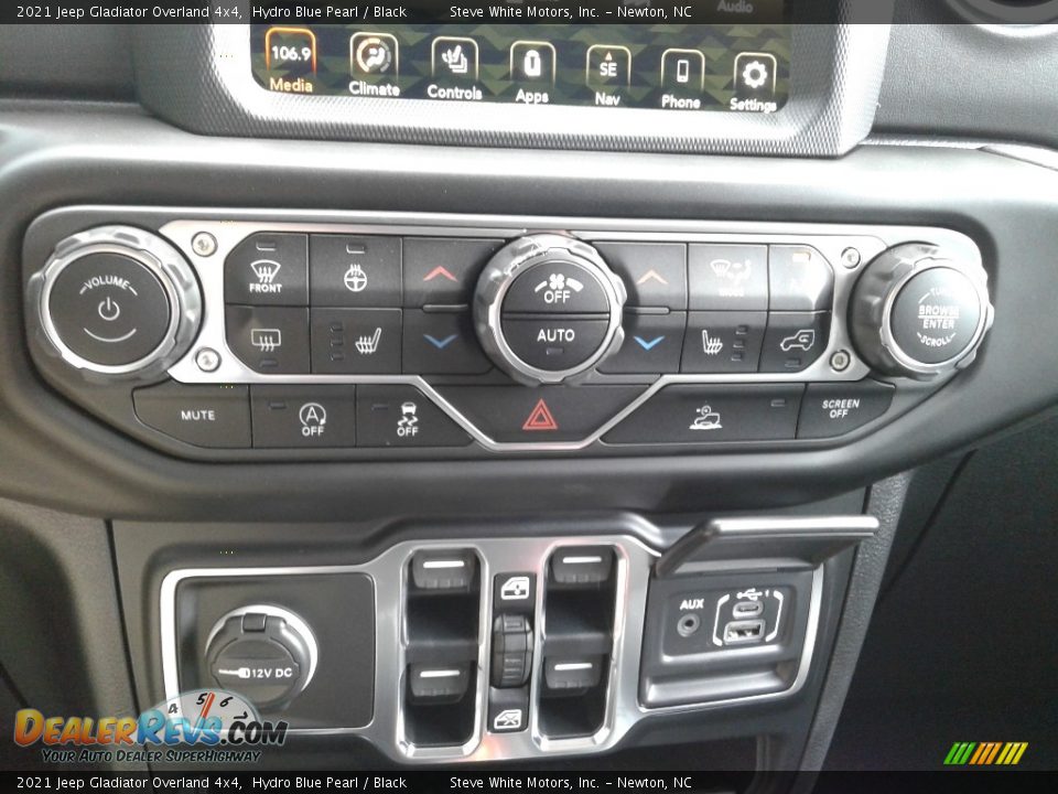 Controls of 2021 Jeep Gladiator Overland 4x4 Photo #27