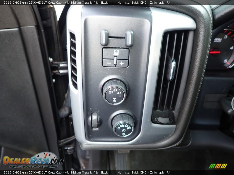 Controls of 2016 GMC Sierra 2500HD SLT Crew Cab 4x4 Photo #16