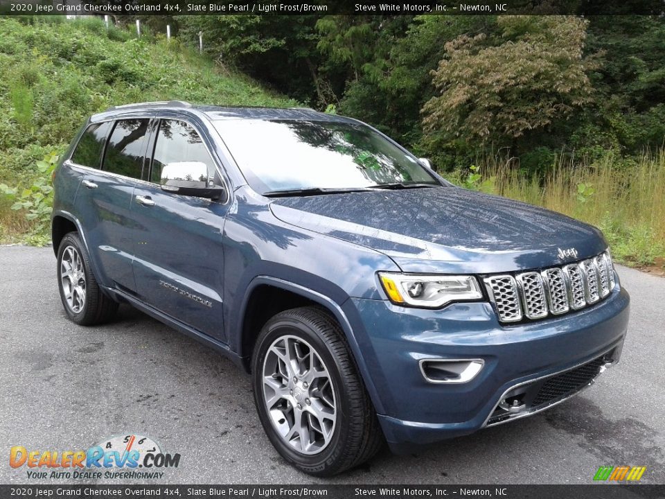 Front 3/4 View of 2020 Jeep Grand Cherokee Overland 4x4 Photo #4