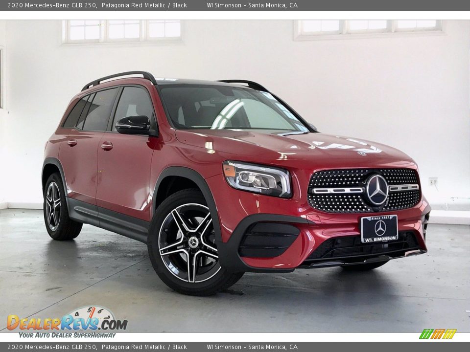 Front 3/4 View of 2020 Mercedes-Benz GLB 250 Photo #12