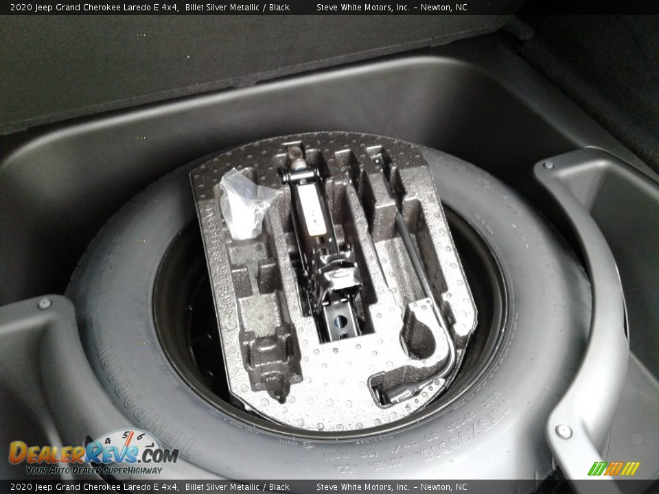 2020 Jeep Grand Cherokee Laredo E 4x4 Billet Silver Metallic / Black Photo #15