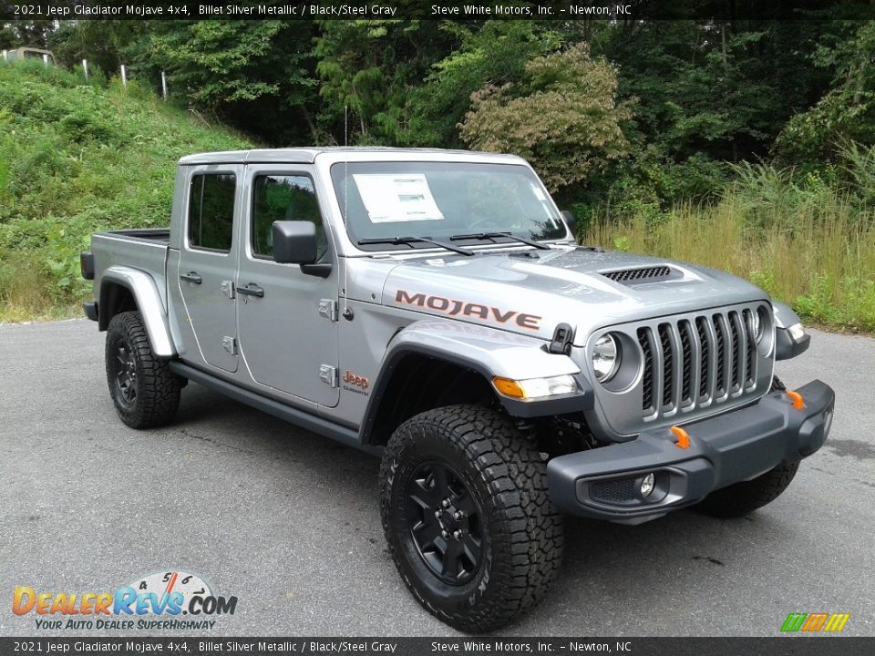 Front 3/4 View of 2021 Jeep Gladiator Mojave 4x4 Photo #5