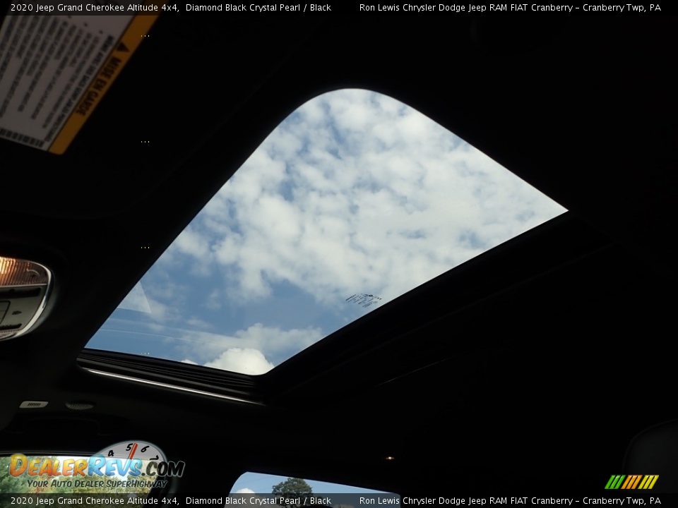 2020 Jeep Grand Cherokee Altitude 4x4 Diamond Black Crystal Pearl / Black Photo #12