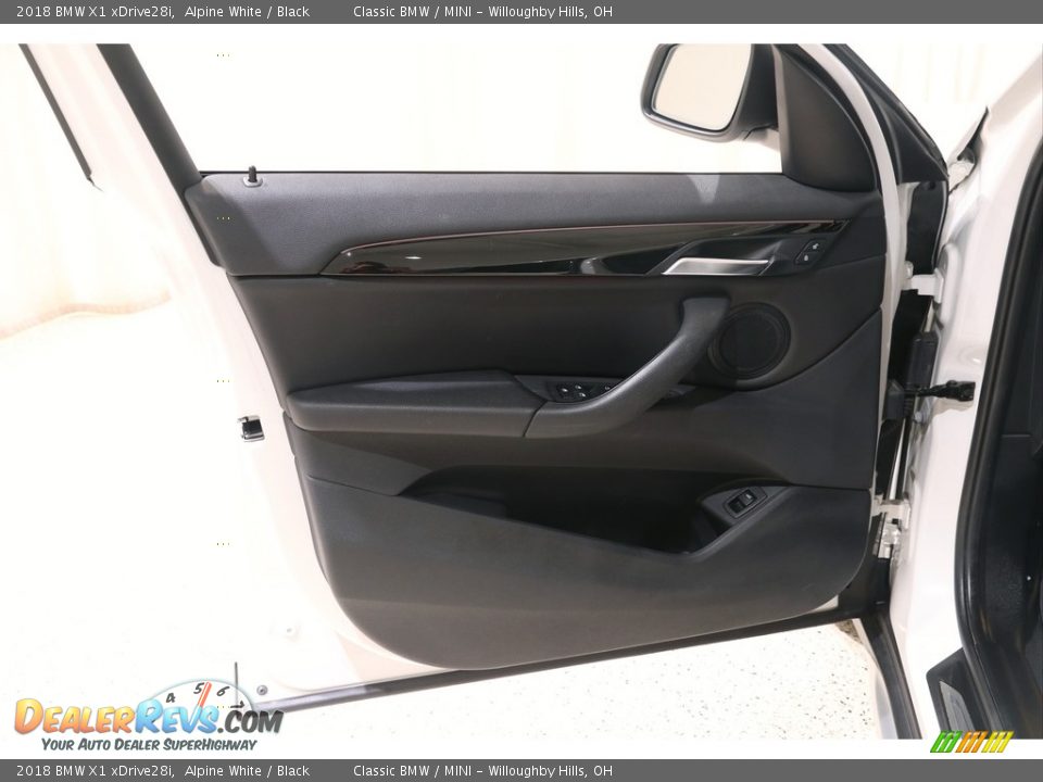 2018 BMW X1 xDrive28i Alpine White / Black Photo #4