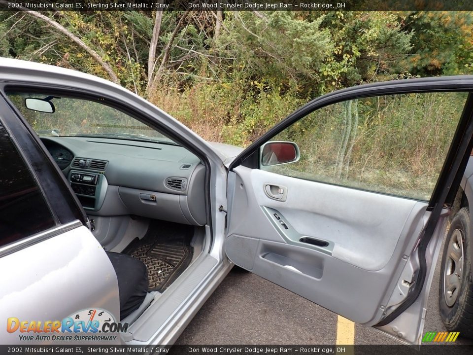 2002 Mitsubishi Galant ES Sterling Silver Metallic / Gray Photo #17