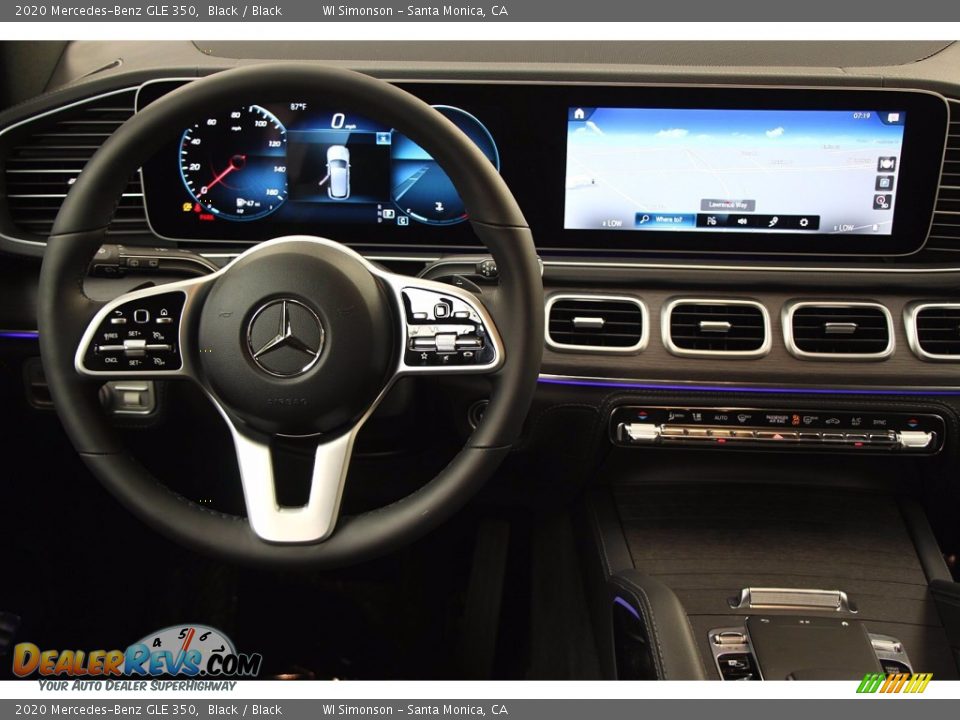 Dashboard of 2020 Mercedes-Benz GLE 350 Photo #12
