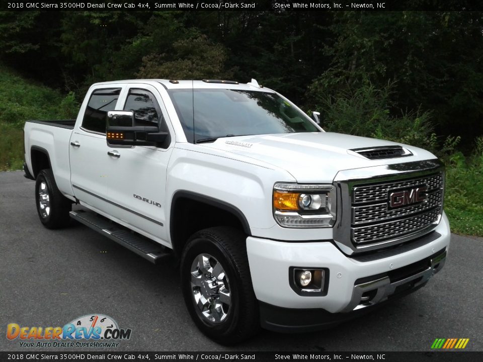 Front 3/4 View of 2018 GMC Sierra 3500HD Denali Crew Cab 4x4 Photo #5