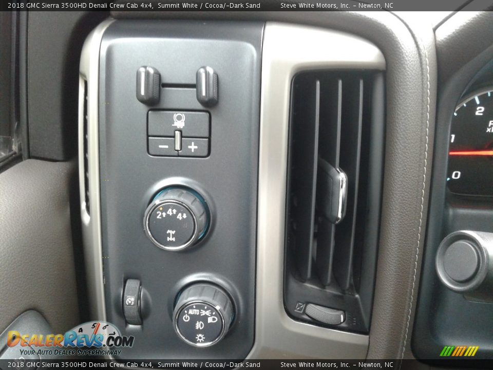 Controls of 2018 GMC Sierra 3500HD Denali Crew Cab 4x4 Photo #20