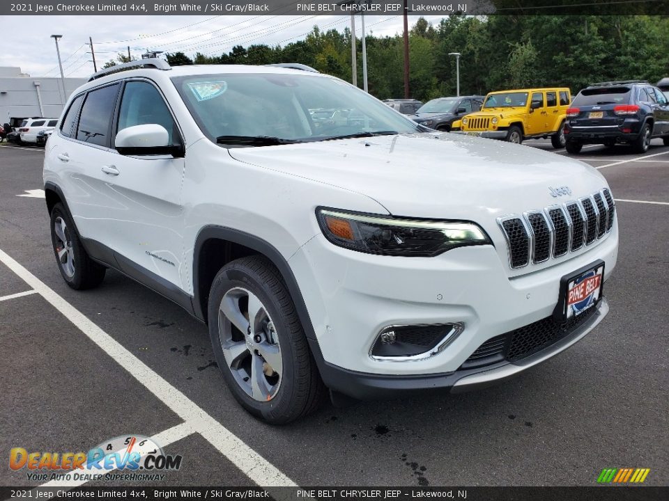 Front 3/4 View of 2021 Jeep Cherokee Limited 4x4 Photo #1