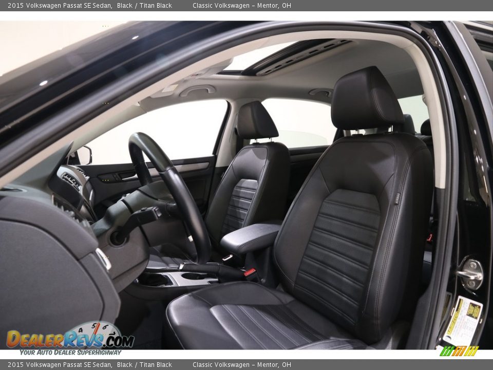 Front Seat of 2015 Volkswagen Passat SE Sedan Photo #5