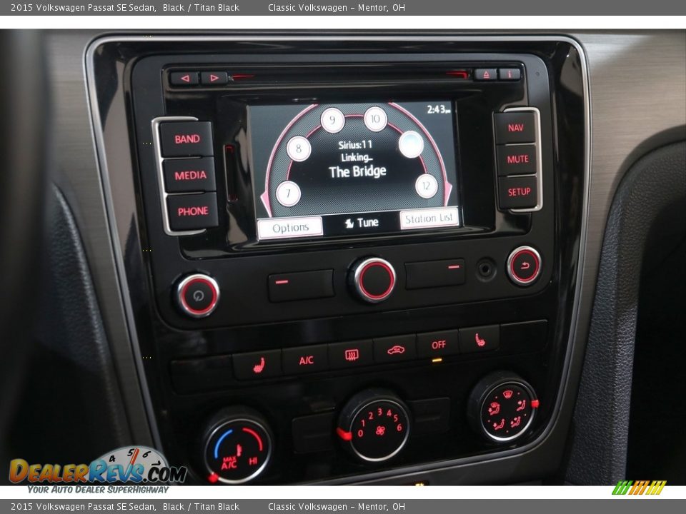 Controls of 2015 Volkswagen Passat SE Sedan Photo #8