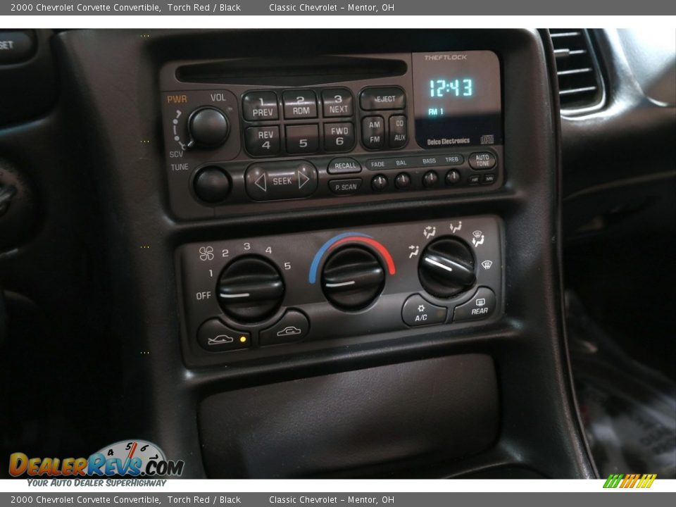 Controls of 2000 Chevrolet Corvette Convertible Photo #13