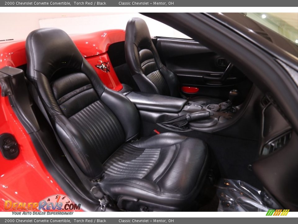 Front Seat of 2000 Chevrolet Corvette Convertible Photo #17