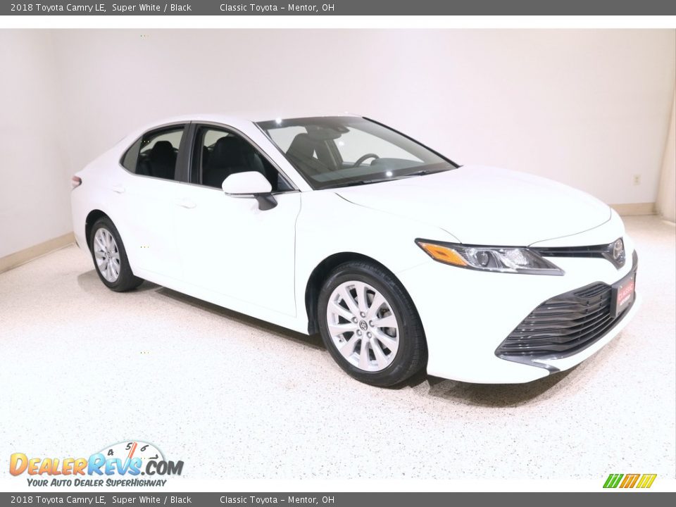 Front 3/4 View of 2018 Toyota Camry LE Photo #1