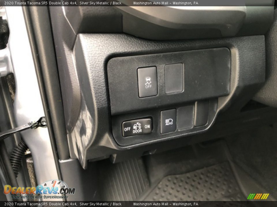2020 Toyota Tacoma SR5 Double Cab 4x4 Silver Sky Metallic / Black Photo #10