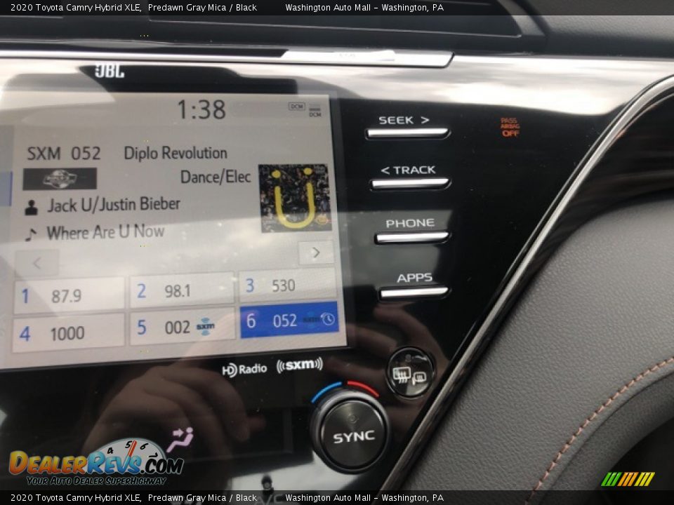 2020 Toyota Camry Hybrid XLE Predawn Gray Mica / Black Photo #25