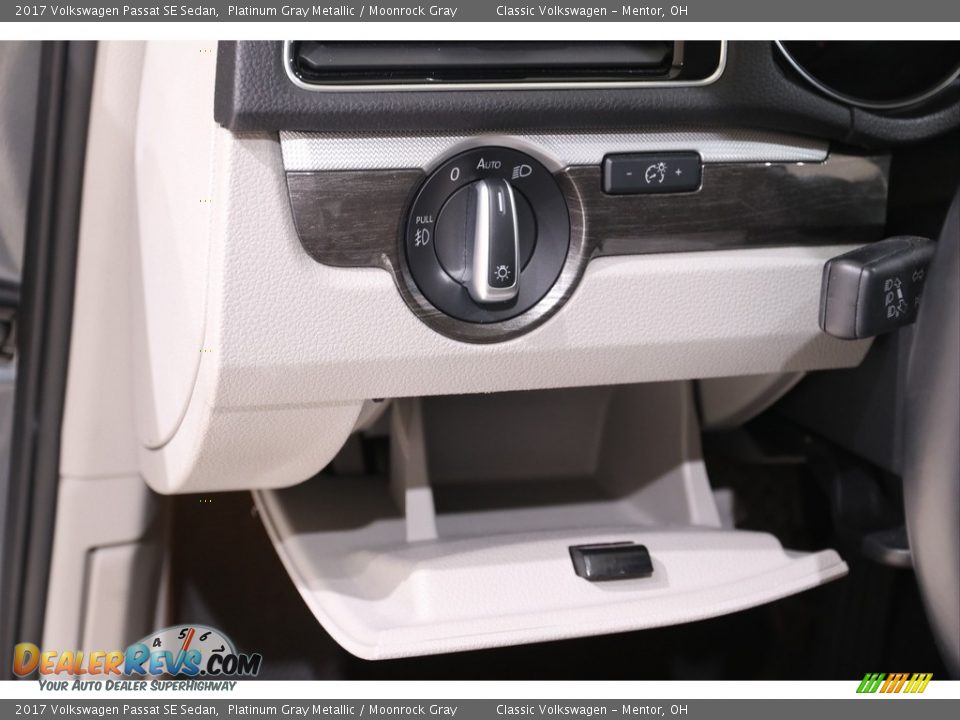 Controls of 2017 Volkswagen Passat SE Sedan Photo #5