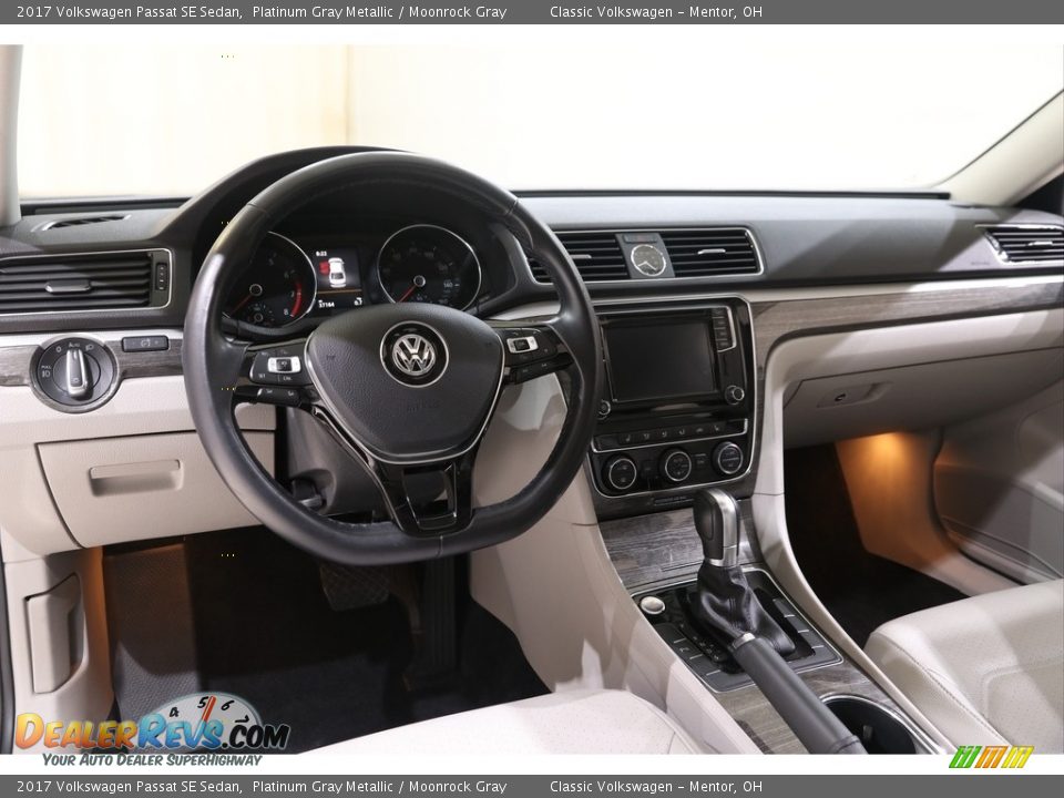 Moonrock Gray Interior - 2017 Volkswagen Passat SE Sedan Photo #7