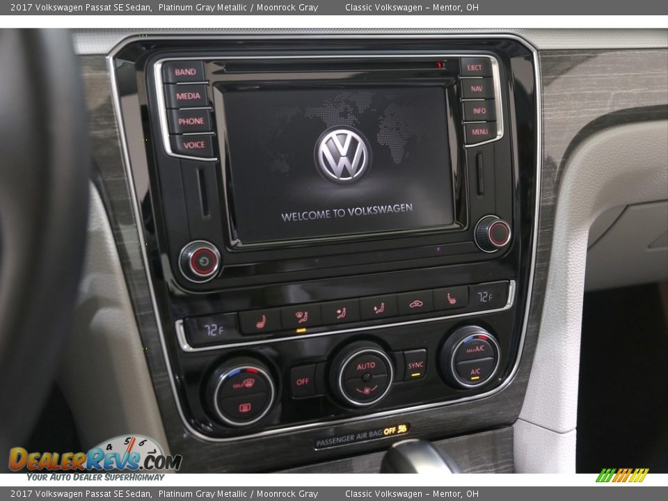 Controls of 2017 Volkswagen Passat SE Sedan Photo #10