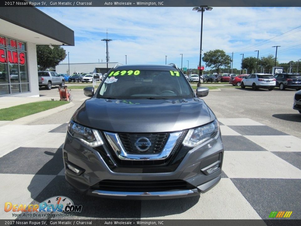 2017 Nissan Rogue SV Gun Metallic / Charcoal Photo #2