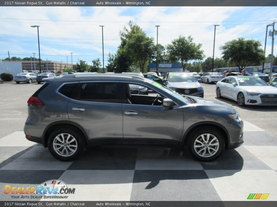 2017 Nissan Rogue SV Gun Metallic / Charcoal Photo #3