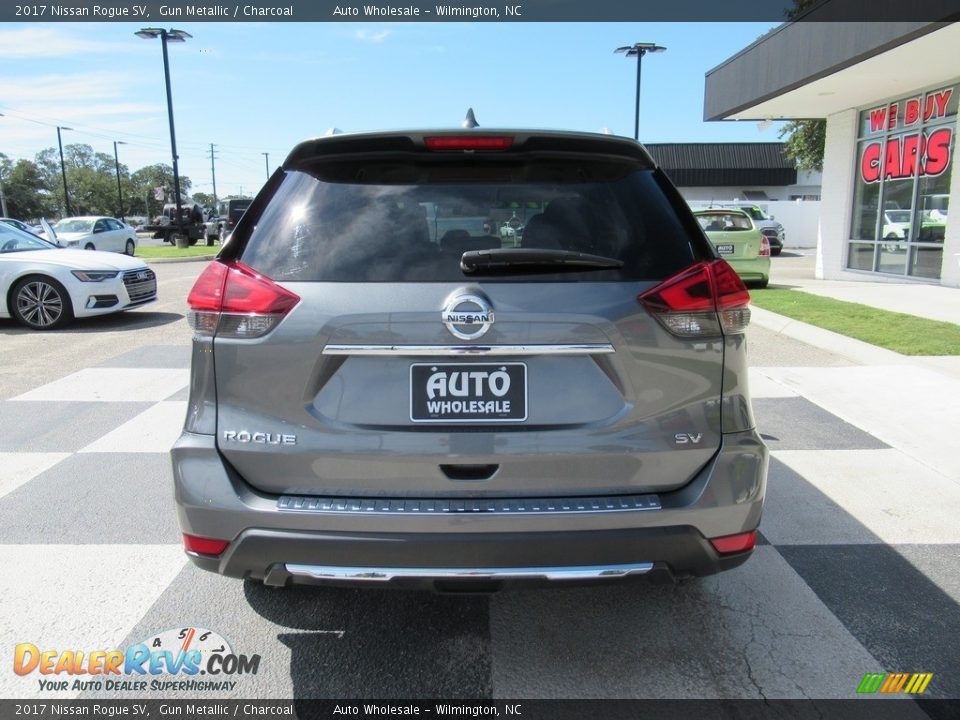 2017 Nissan Rogue SV Gun Metallic / Charcoal Photo #4