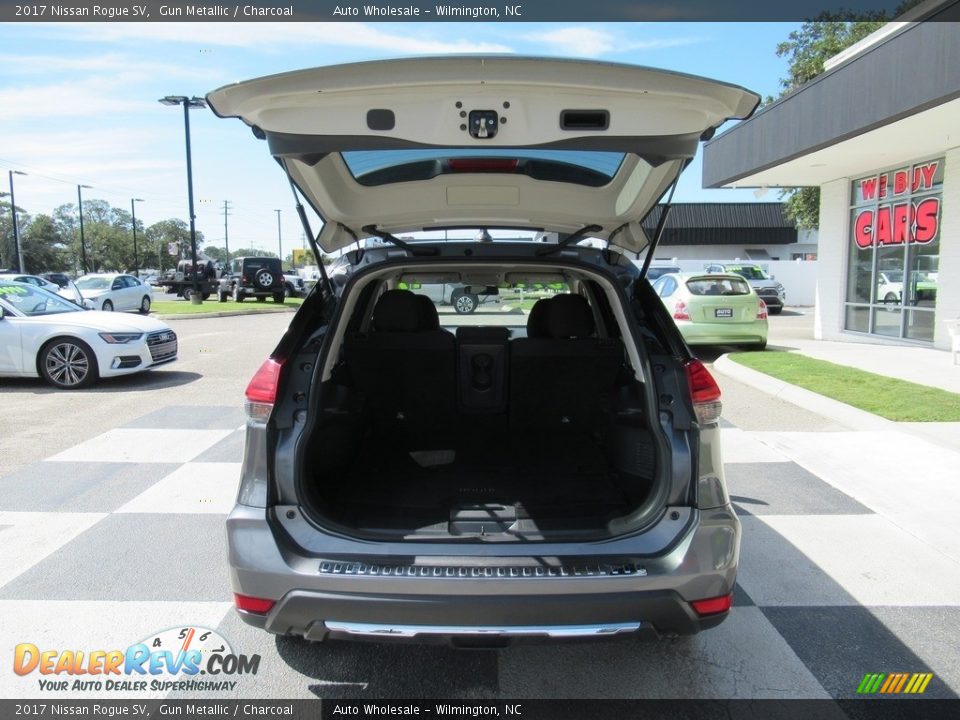 2017 Nissan Rogue SV Gun Metallic / Charcoal Photo #5